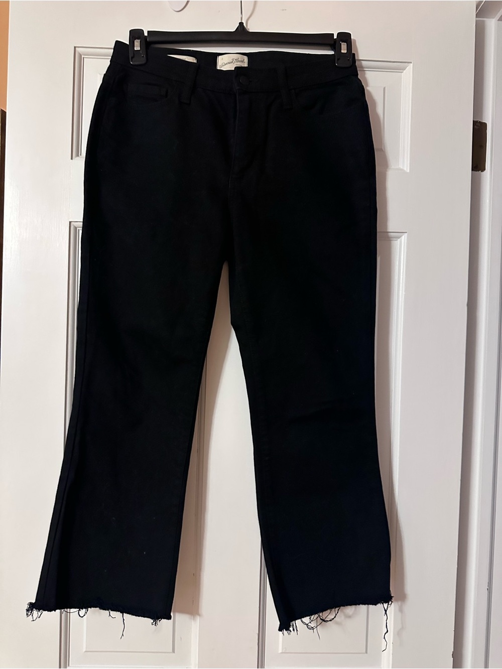 Universal Thread Black Cropped Straight Jeans with Raw Hem